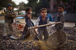 बदतर जिंदगी जीने को मजबूर ‘बाल मजदूर’