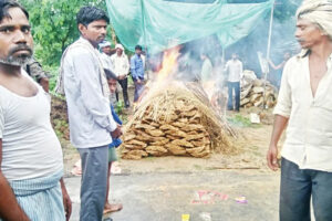 जिंदगी के बाद भी दलितों पर होता जुल्म